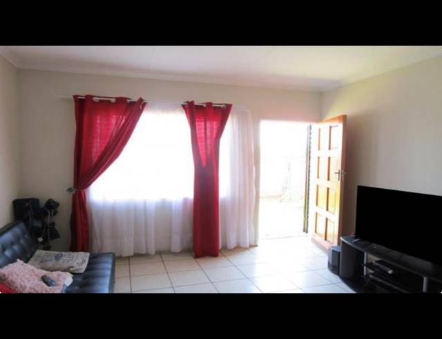 2 BEDROOM TOWNHOUSE FOR SALE IN THE ORCHARDS